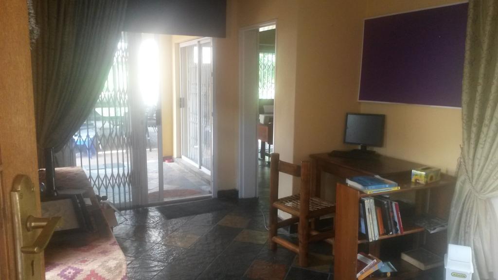 The Birches Backpacker Lodge Randburg Exterior foto