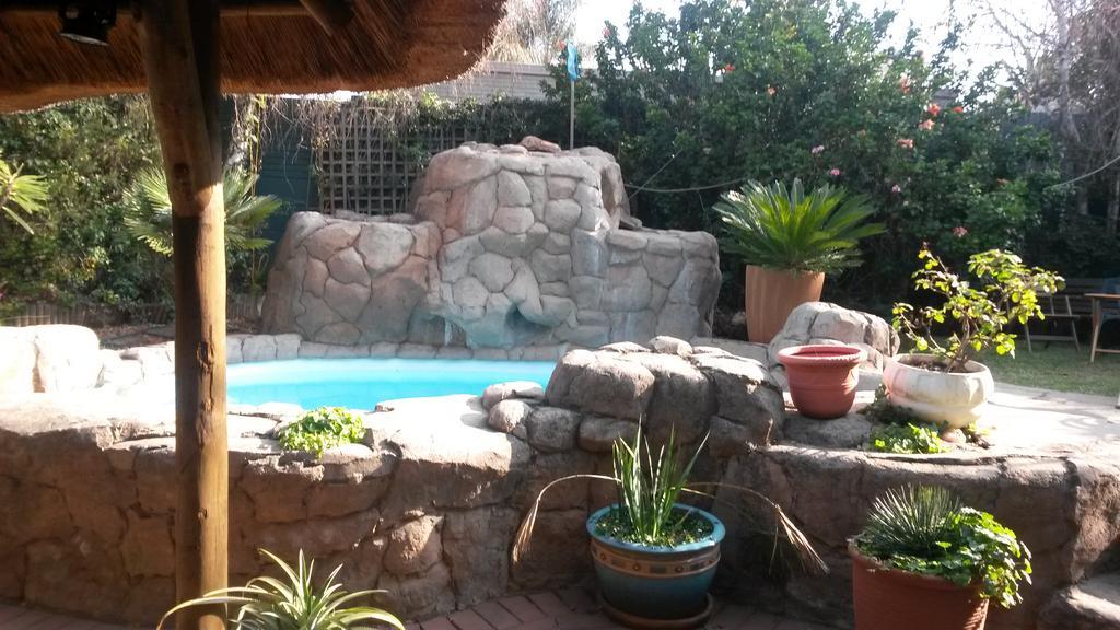 The Birches Backpacker Lodge Randburg Exterior foto