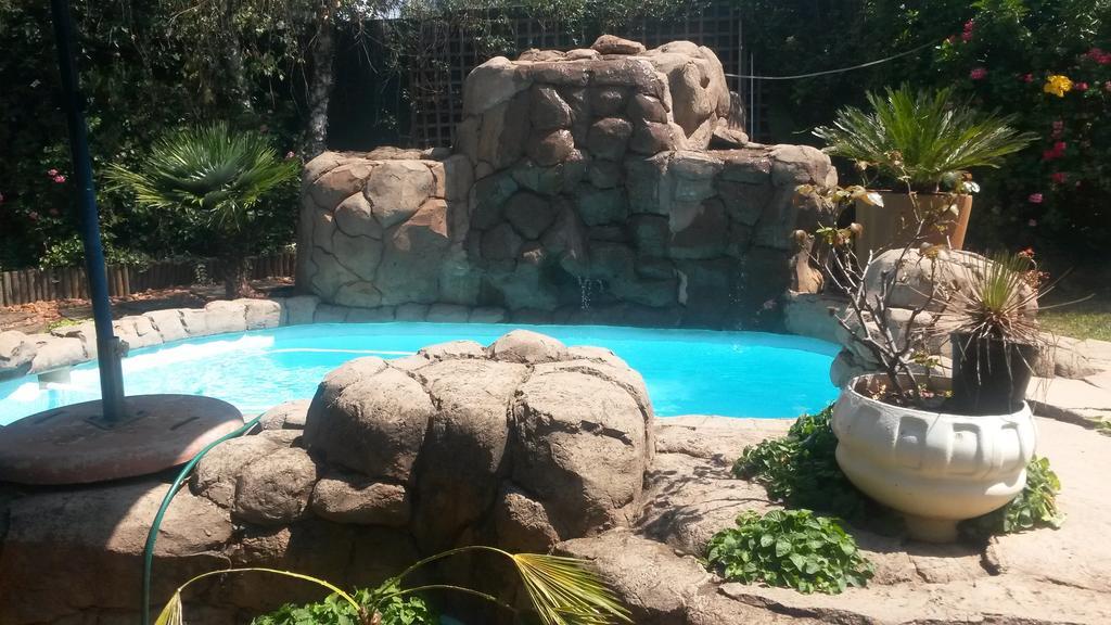 The Birches Backpacker Lodge Randburg Exterior foto